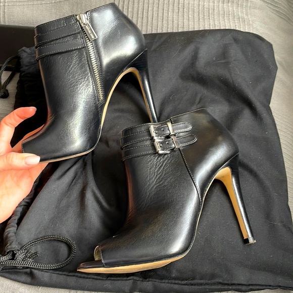 Michael Kors 💯 authentic leather 👠 size 7 real and soft leather. - Picture 4 of 8